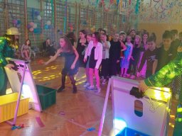 b_1024_768_0_00_images_2023_2024_WYDARZENIA_Choinka_419921935_840370634557553_8777423276971066632_n